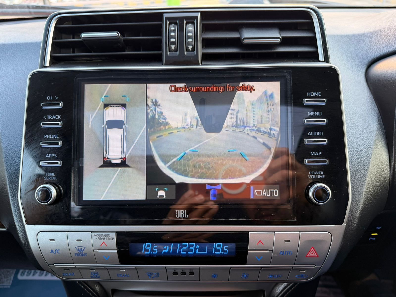 Land Cruiser Prado 2021 White image